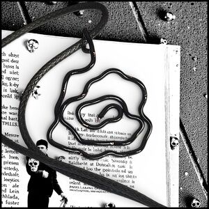 5 For $25💫Alternative Black Wire Swirl Pendant